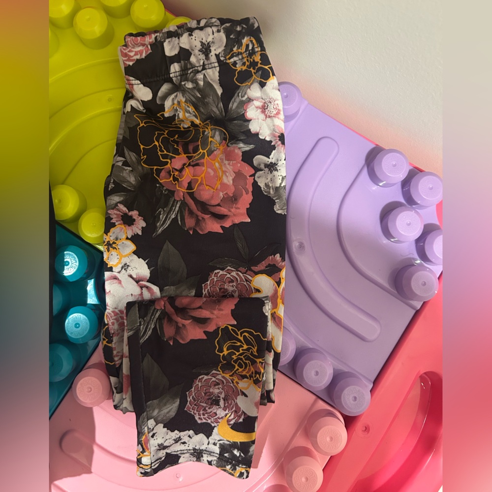 Nike Kids Floral leggings in Black and Pink